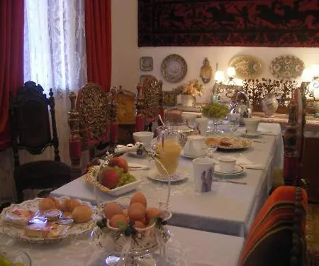 Oda ve Kahvaltı Chiarenza 3*