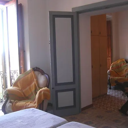 Chiarenza Oda ve Kahvaltı Giardini Naxos