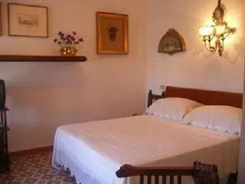 Chiarenza Oda ve Kahvaltı 3*