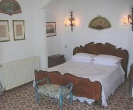 Chiarenza Oda ve Kahvaltı Giardini Naxos